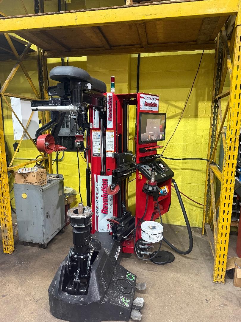 Hunter Walk-Away Tire Changer